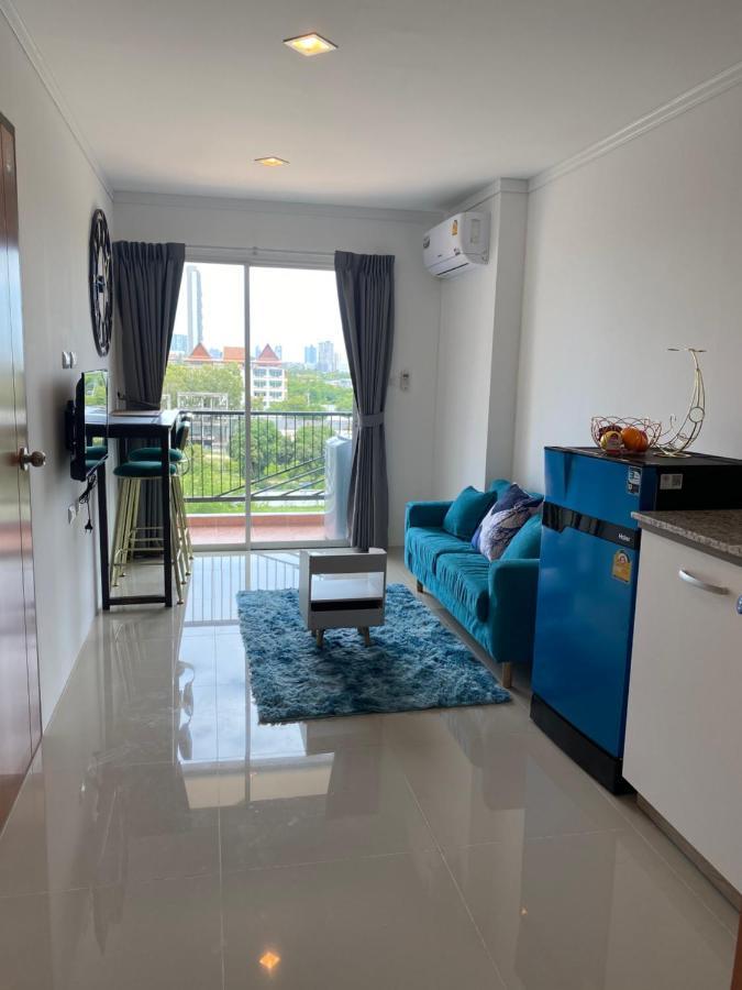 Trio Gems Condo, Pattaya Thailand Джомтьен Экстерьер фото