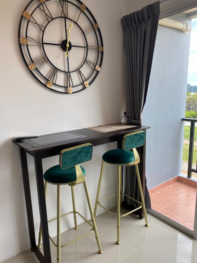 Trio Gems Condo, Pattaya Thailand Джомтьен Экстерьер фото