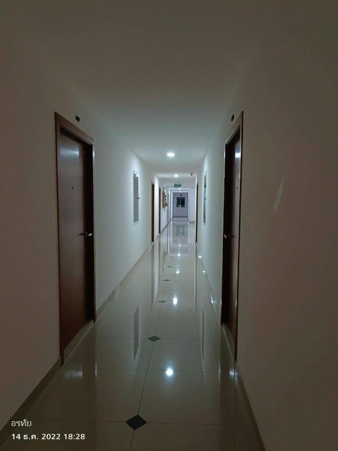 Trio Gems Condo, Pattaya Thailand Джомтьен Экстерьер фото