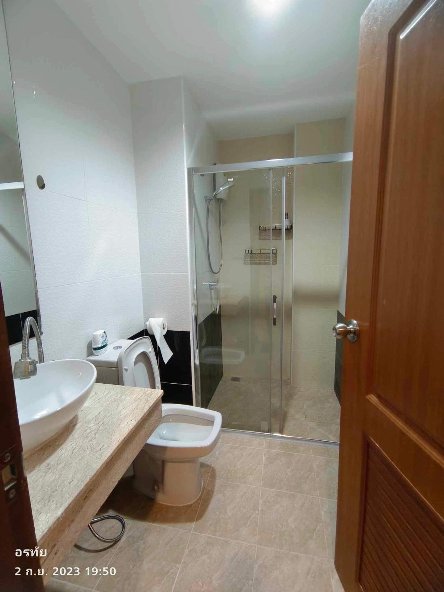 Trio Gems Condo, Pattaya Thailand Джомтьен Экстерьер фото