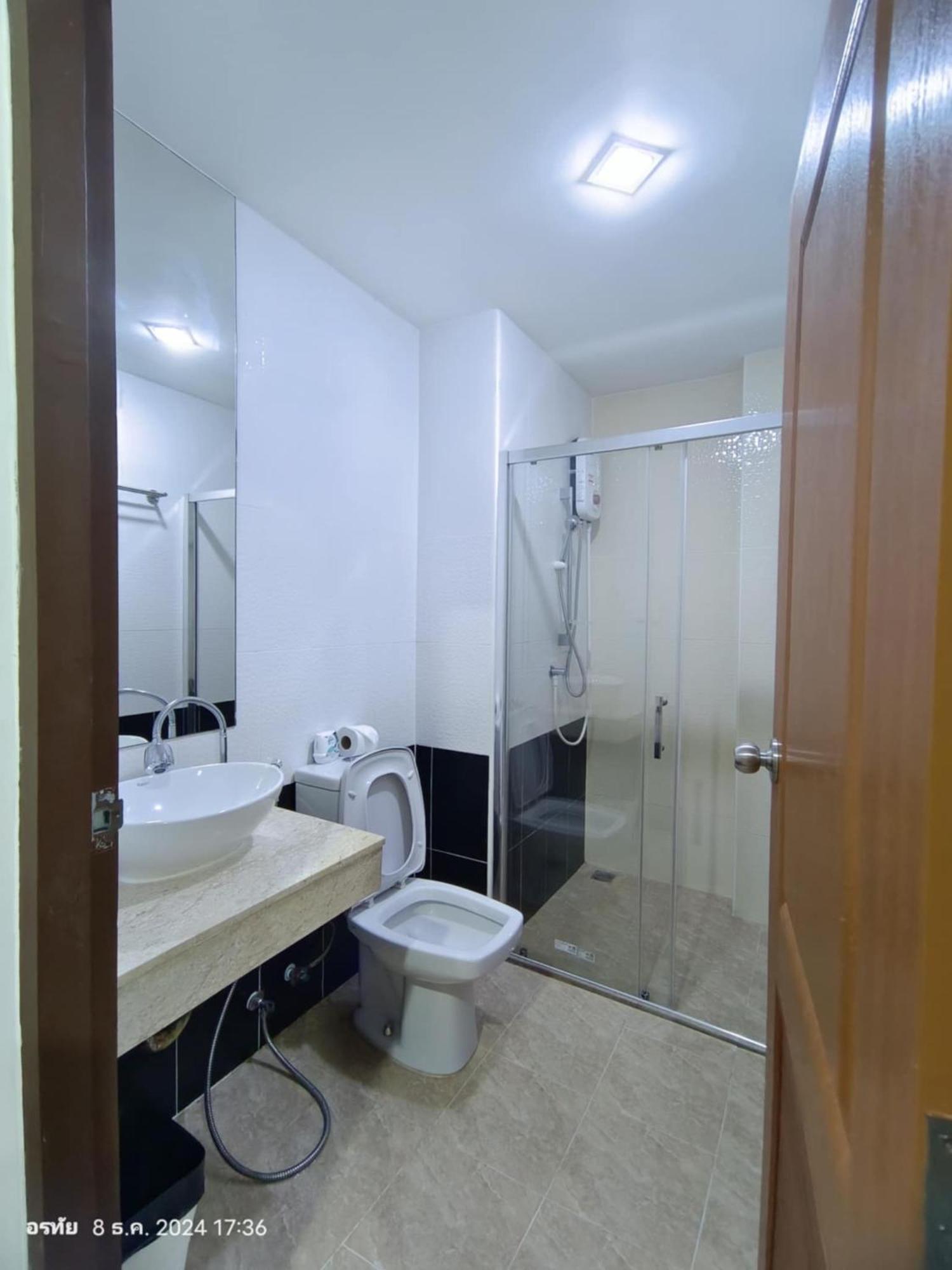 Trio Gems Condo, Pattaya Thailand Джомтьен Экстерьер фото